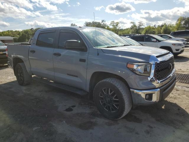 5TFDW5F14JX769381 - 2018 TOYOTA TUNDRA CREWMAX SR5 GRAY photo 4