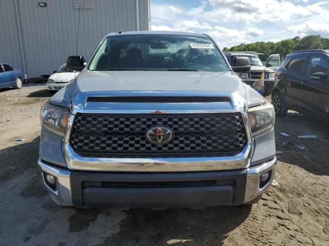 5TFDW5F14JX769381 - 2018 TOYOTA TUNDRA CREWMAX SR5 GRAY photo 5