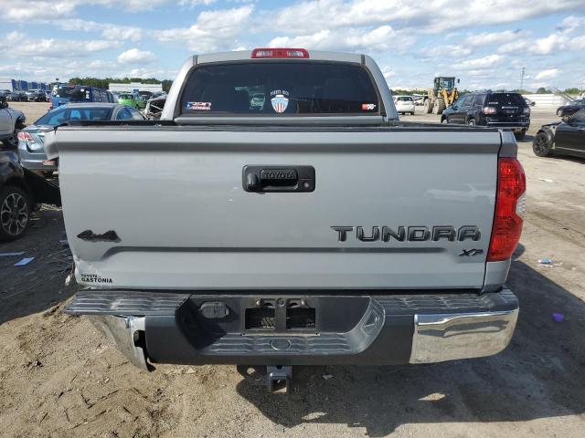 5TFDW5F14JX769381 - 2018 TOYOTA TUNDRA CREWMAX SR5 GRAY photo 6