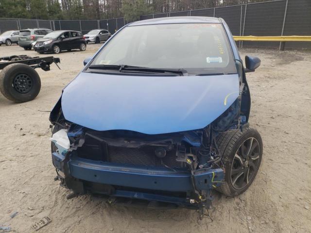 VNKKTUD36FA044770 - 2015 TOYOTA YARIS BLUE photo 5