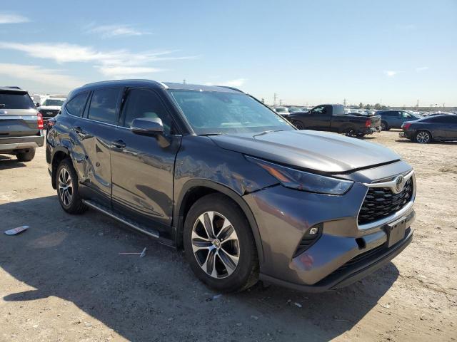 5TDGZRAH2NS097543 - 2022 TOYOTA HIGHLANDER XLE GRAY photo 4