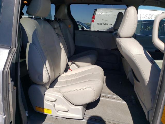 5TDYK3DC4CS271907 - 2012 TOYOTA SIENNA XLE SILVER photo 11