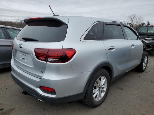 5XYPGDA55KG512930 - 2019 KIA SORENTO LX SILVER photo 3