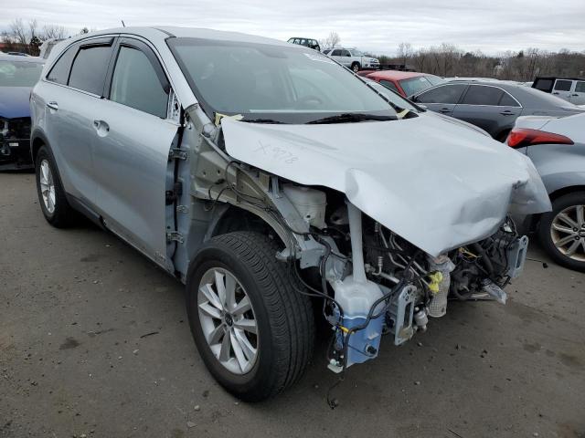 5XYPGDA55KG512930 - 2019 KIA SORENTO LX SILVER photo 4