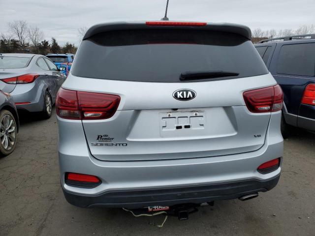 5XYPGDA55KG512930 - 2019 KIA SORENTO LX SILVER photo 6