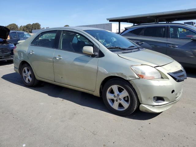 JTDBT923281223304 - 2008 TOYOTA YARIS GREEN photo 4