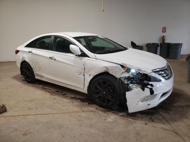 5NPEC4AB4BH271699 - 2011 HYUNDAI SONATA SE WHITE photo 4