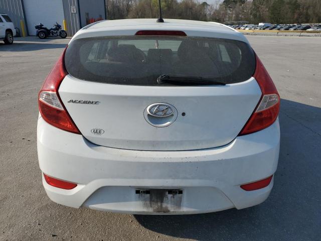 KMHCT5AE5GU239411 - 2016 HYUNDAI ACCENT SE WHITE photo 6