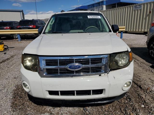 1FMCU0DG6CKB33908 - 2012 FORD ESCAPE XLT WHITE photo 5