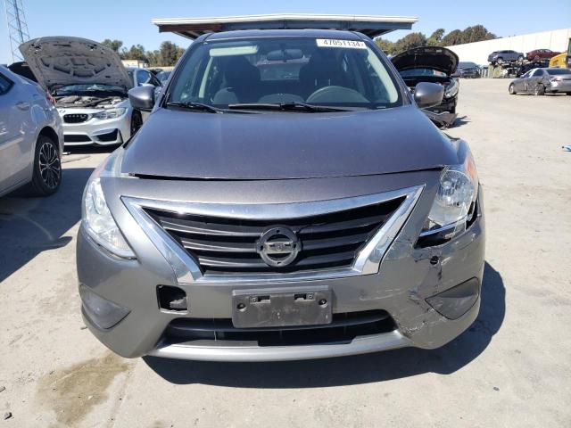 3N1CN7AP2GL809681 - 2016 NISSAN VERSA S GRAY photo 5