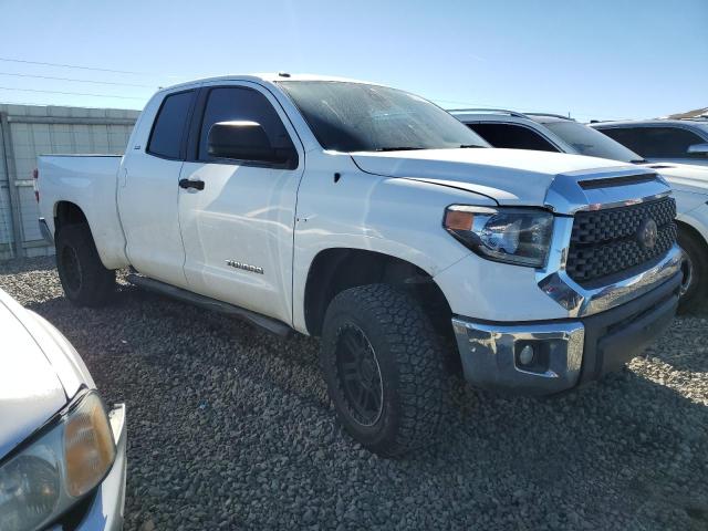 5TFRM5F1XJX123399 - 2018 TOYOTA TUNDRA DOUBLE CAB SR/SR5 WHITE photo 4