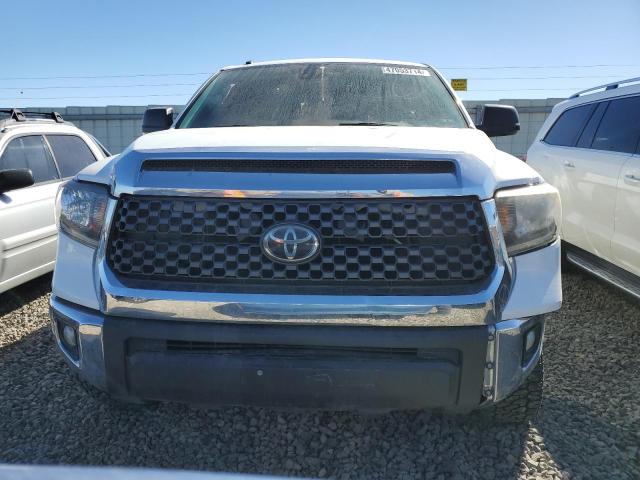 5TFRM5F1XJX123399 - 2018 TOYOTA TUNDRA DOUBLE CAB SR/SR5 WHITE photo 5