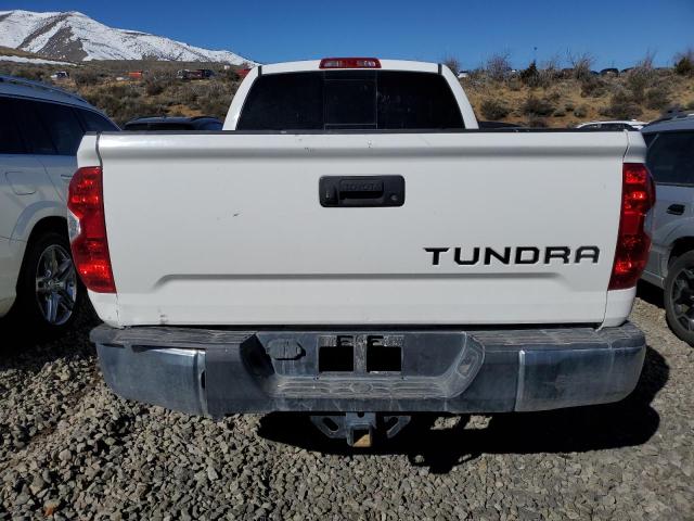 5TFRM5F1XJX123399 - 2018 TOYOTA TUNDRA DOUBLE CAB SR/SR5 WHITE photo 6