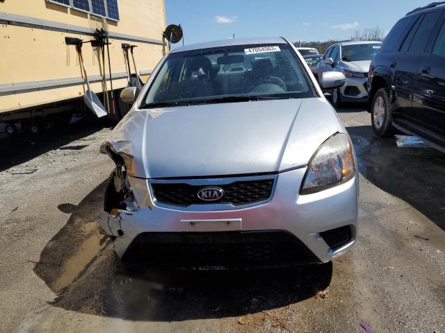 KNADH4A38B6953658 - 2011 KIA RIO BASE SILVER photo 5