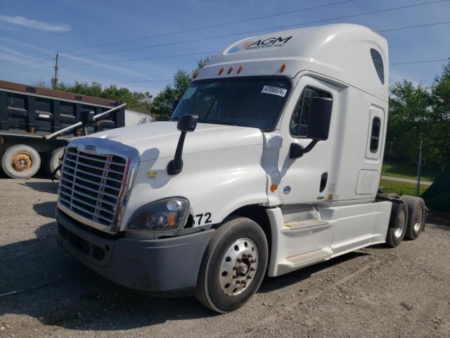 1FUJGLD58GLGW1416 - 2016 FREIGHTLINER CASCADIA 1 WHITE photo 2