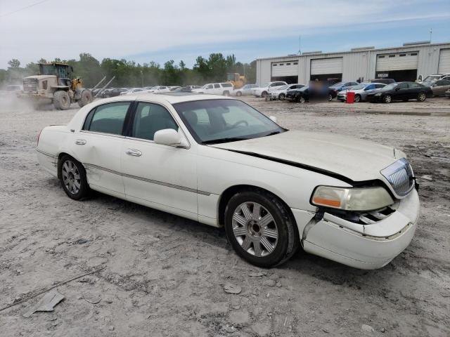 1LNHM82W35Y613595 - 2005 LINCOLN TOWN CAR SIGNATURE LIMITED WHITE photo 4