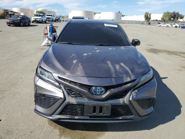 4T1G31AK0PU600513 - 2023 TOYOTA CAMRY SE NIGHT SHADE GRAY photo 5