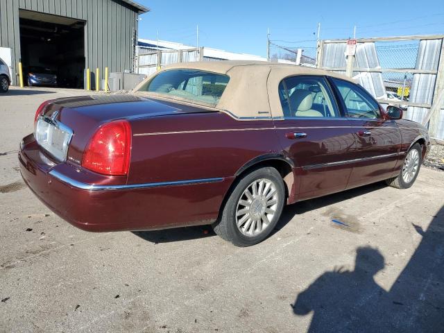 1LNHM81W53Y700476 - 2003 LINCOLN TOWN CAR EXECUTIVE RED photo 3