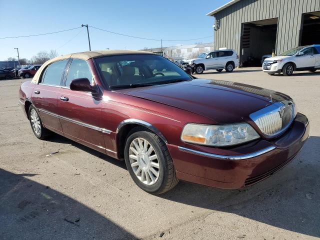 1LNHM81W53Y700476 - 2003 LINCOLN TOWN CAR EXECUTIVE RED photo 4