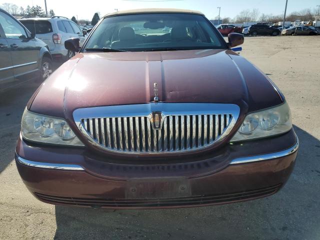 1LNHM81W53Y700476 - 2003 LINCOLN TOWN CAR EXECUTIVE RED photo 5