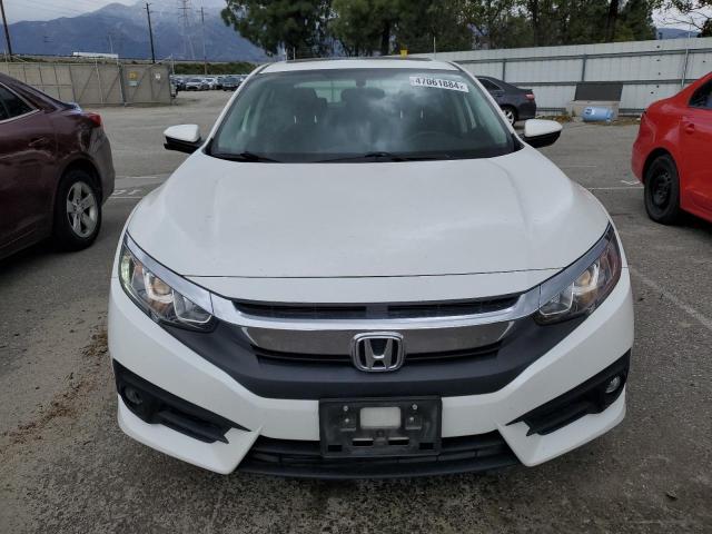 JHMFC1F30JX040692 - 2018 HONDA CIVIC EX WHITE photo 5