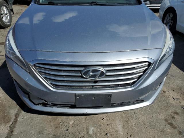 5NPE24AF6FH188657 - 2015 HYUNDAI SONATA SE SILVER photo 11