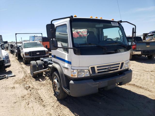 3FRLL45Z26V339932 - 2006 FORD LOW CAB FO LCF450 WHITE photo 4