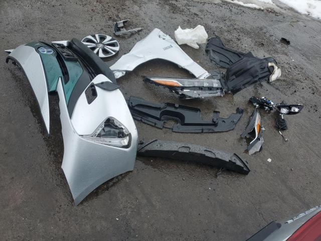 JTDKARFP7H3004412 - 2017 TOYOTA PRIUS PRIM ვერცხლისფერი ფოტო 12