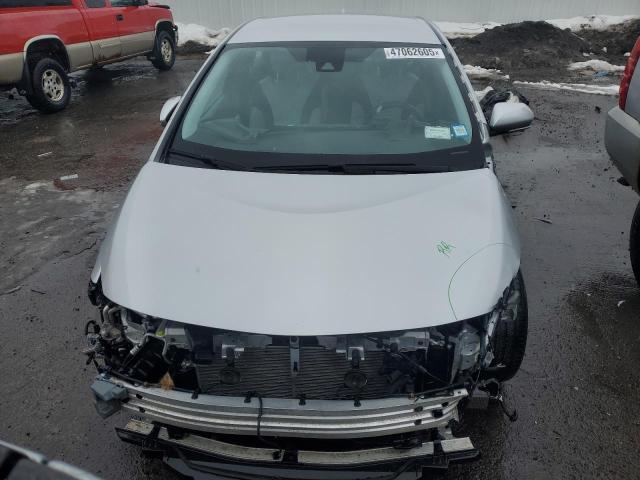 JTDKARFP7H3004412 - 2017 TOYOTA PRIUS PRIM ვერცხლისფერი ფოტო 5