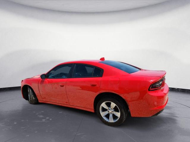 2C3CDXHG1JH290536 - 2018 DODGE CHARGER SXT PLUS RED photo 2