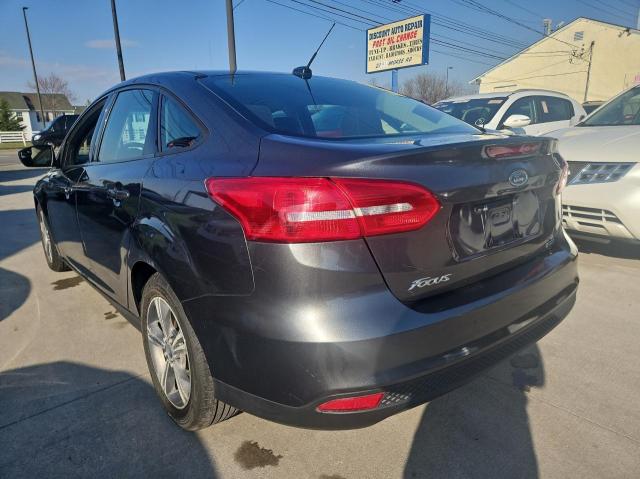 1FADP3FE9JL203041 - 2018 FORD FOCUS SE GRAY photo 3