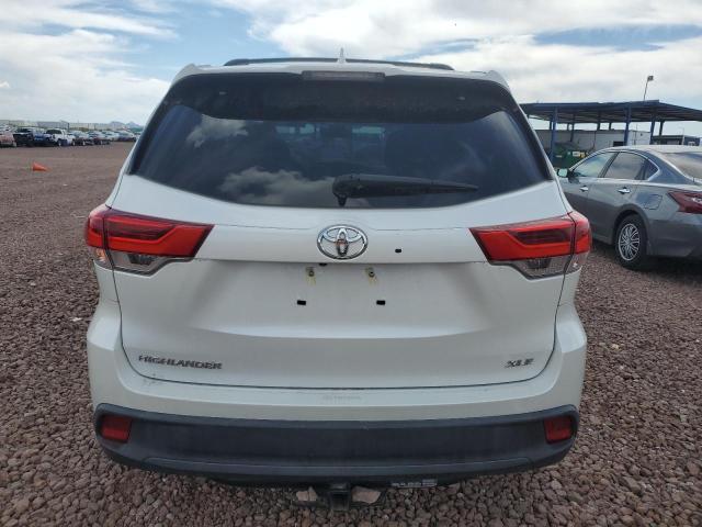 5TDKZRFH9KS311328 - 2019 TOYOTA HIGHLANDER SE WHITE photo 6