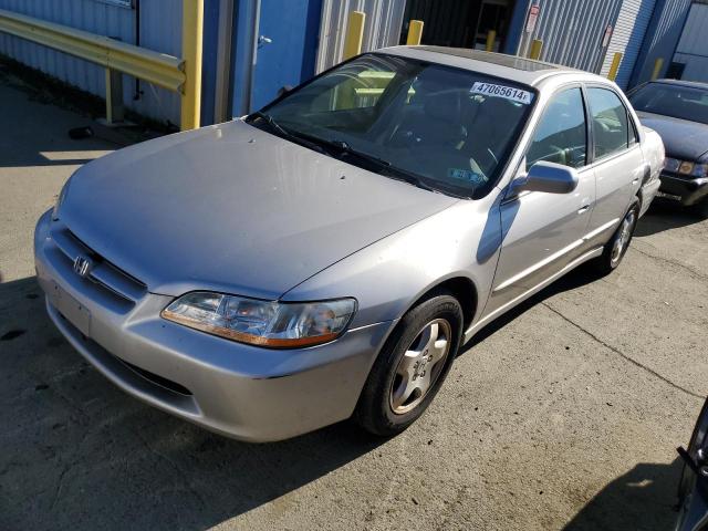 1HGCG1659WA035089 - 1998 HONDA ACCORD EX SILVER photo 1