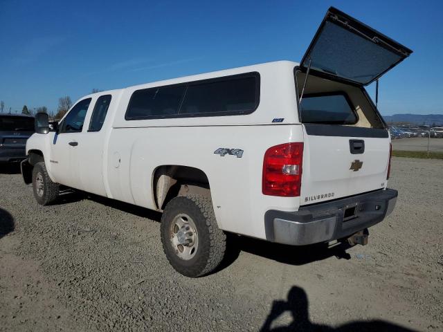 1GCHK29K68E109672 - 2008 CHEVROLET SILVERADO K2500 HEAVY DUTY WHITE photo 2