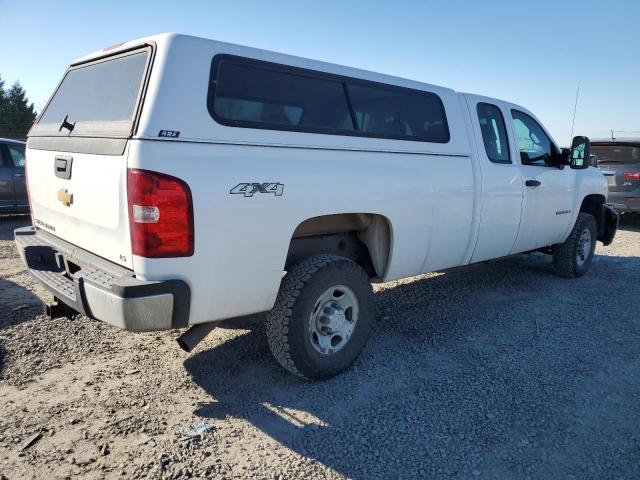 1GCHK29K68E109672 - 2008 CHEVROLET SILVERADO K2500 HEAVY DUTY WHITE photo 3