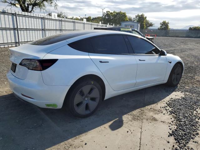 5YJ3E1EA0PF567519 - 2023 TESLA MODEL 3 WHITE photo 3