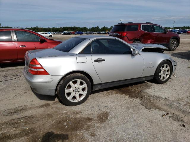 WDBKK47F9XF083311 - 1999 MERCEDES-BENZ SLK 230 KOMPRESSOR SILVER photo 3