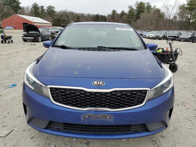 3KPFK4A71HE158860 - 2017 KIA FORTE LX BLUE photo 5