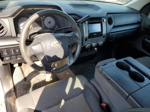 5TFUW5F10HX601635 - 2017 TOYOTA TUNDRA DOUBLE CAB SR/SR5 WHITE photo 8