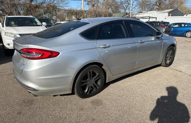 3FA6P0H78JR111698 - 2018 FORD FUSION SE SILVER photo 4