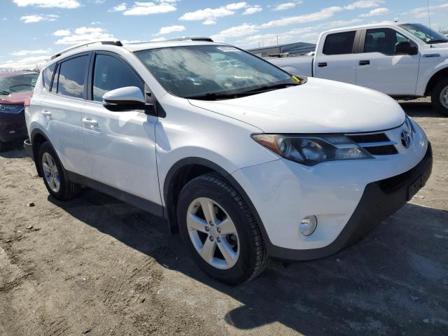 2T3RFREVXEW152059 - 2014 TOYOTA RAV4 XLE WHITE photo 4