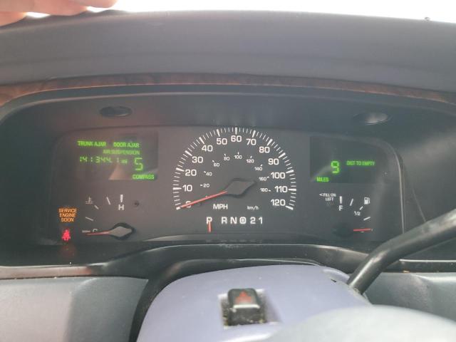 1LNHM81W91Y650775 - 2001 LINCOLN TOWN CAR EXECUTIVE Weiß Foto 9