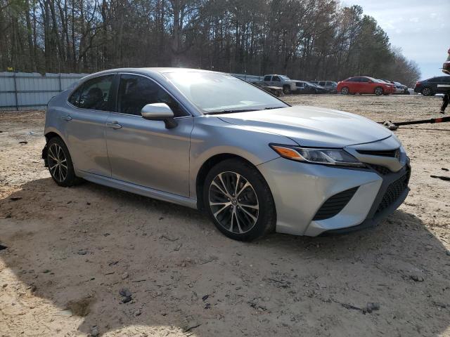 4T1G11AK5LU858140 - 2020 TOYOTA CAMRY SE Күміс фото 4