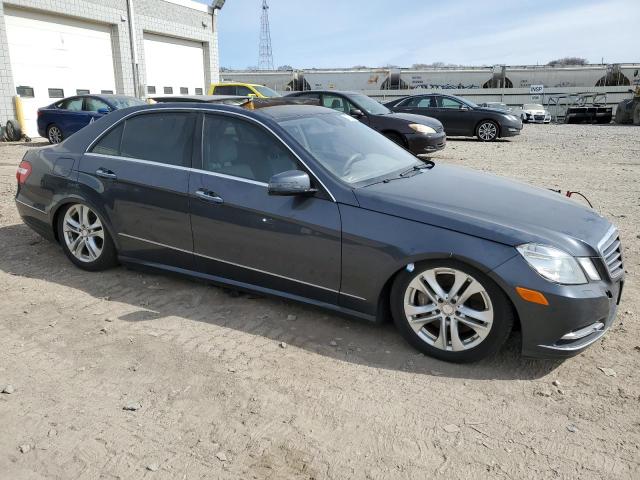 WDDHF9AB8BA453792 - 2011 MERCEDES-BENZ E 550 4MATIC BLACK photo 4