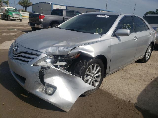 4T1BF3EK1AU557914 - 2010 TOYOTA CAMRY BASE GRAY photo 2