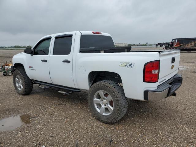 1GCPKPE37BF153480 - 2011 CHEVROLET SILVERADO K1500 WHITE photo 2