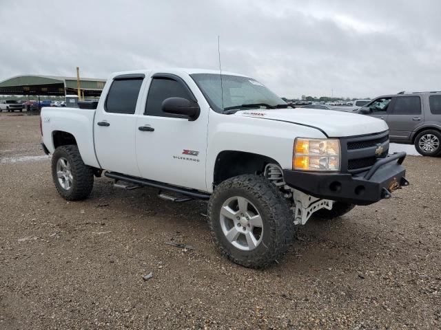 1GCPKPE37BF153480 - 2011 CHEVROLET SILVERADO K1500 WHITE photo 4