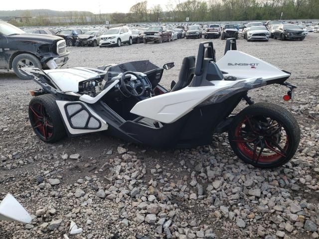 57XAAPFA6K8132671 - 2019 POLARIS SLINGSHOT SL WHITE photo 2