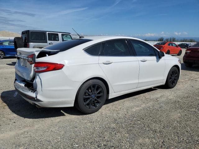 3FA6P0HDXHR313796 - 2017 FORD FUSION SE WHITE photo 3