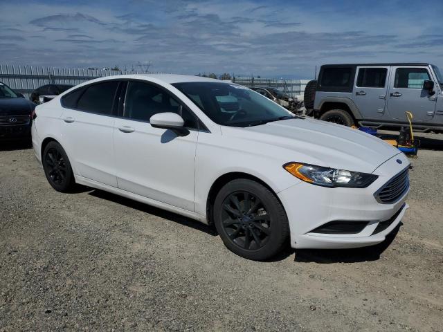 3FA6P0HDXHR313796 - 2017 FORD FUSION SE WHITE photo 4